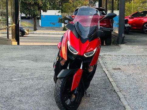 YAMAHA XMAX