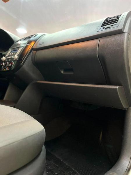 Volkswagen Polo 1.6 - foto 18