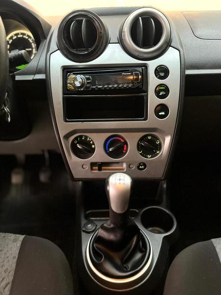 Ford Fiesta 1.6 Flex - foto 12
