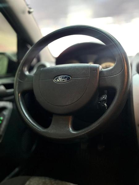 Ford Fiesta 1.6 Flex - foto 9