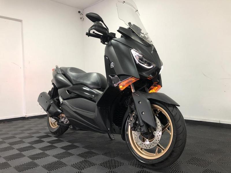 YAMAHA XMAX