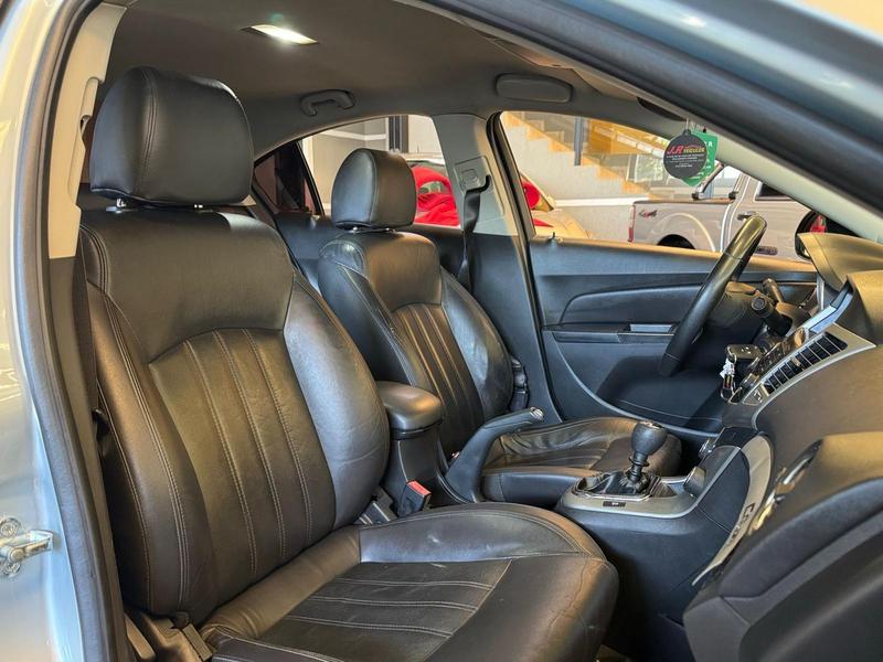 Chevrolet Cruze LT 1.8 16V Flexpower 4P Mec. - foto 8