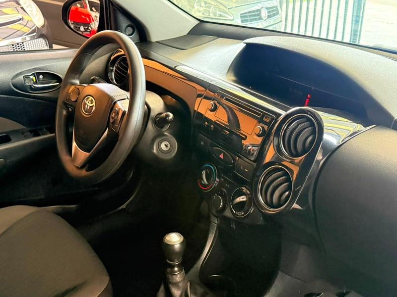 Toyota Etios Sd Xs 1.5 Mt - foto 9