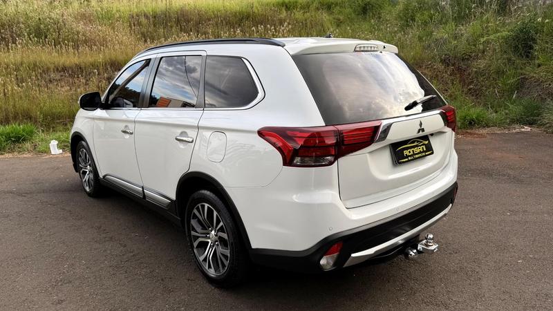 Mitsubishi Outlander 22 D - foto 3