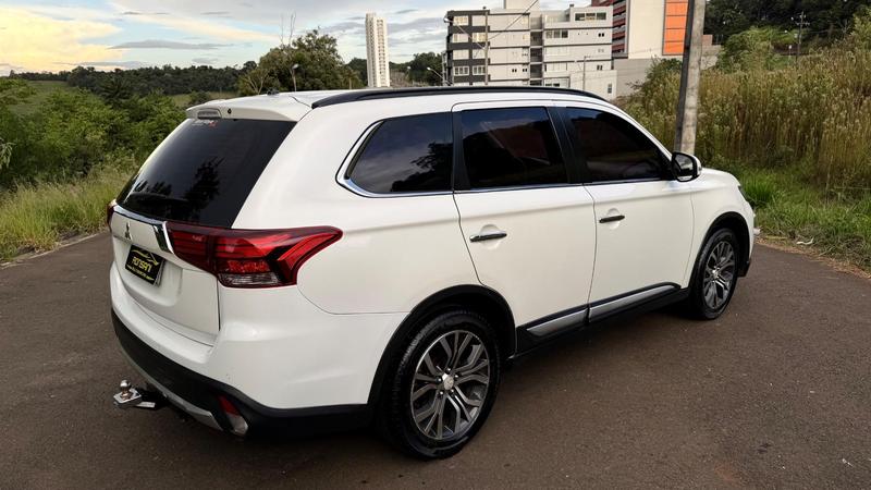 Mitsubishi Outlander 22 D - foto 6