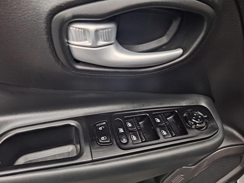 Jeep Renegade Sport T270 1.3 Tb 4X2 Flex Aut. - foto 9