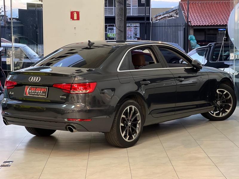 Audi A4 2.0 TFSI - foto 5