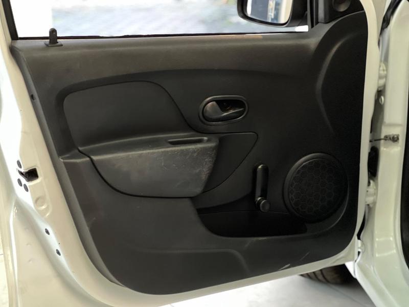 Renault Sandero Auth 1.0 - foto 12