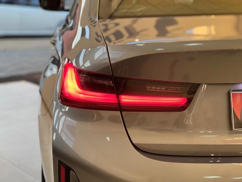BMW 320i M Sport Flex - foto 9