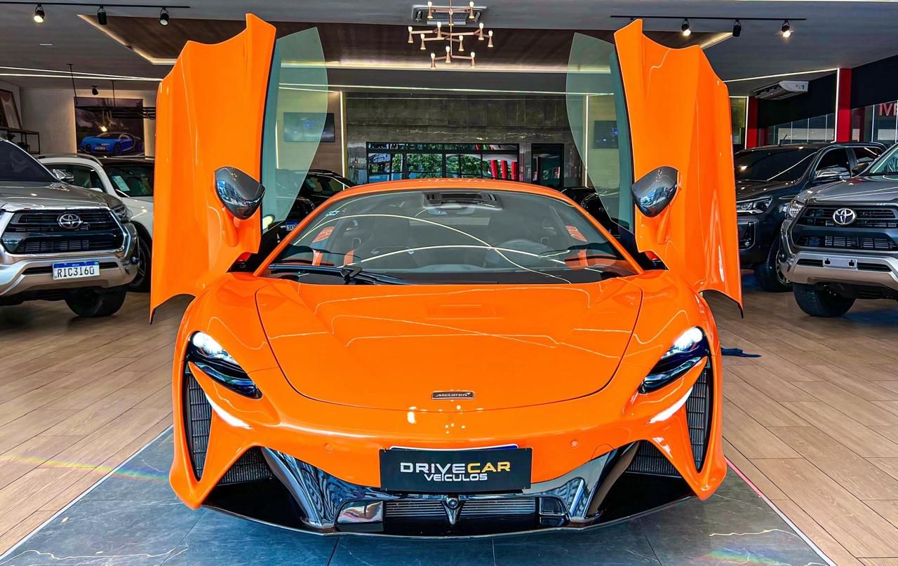 mclaren artura 2025