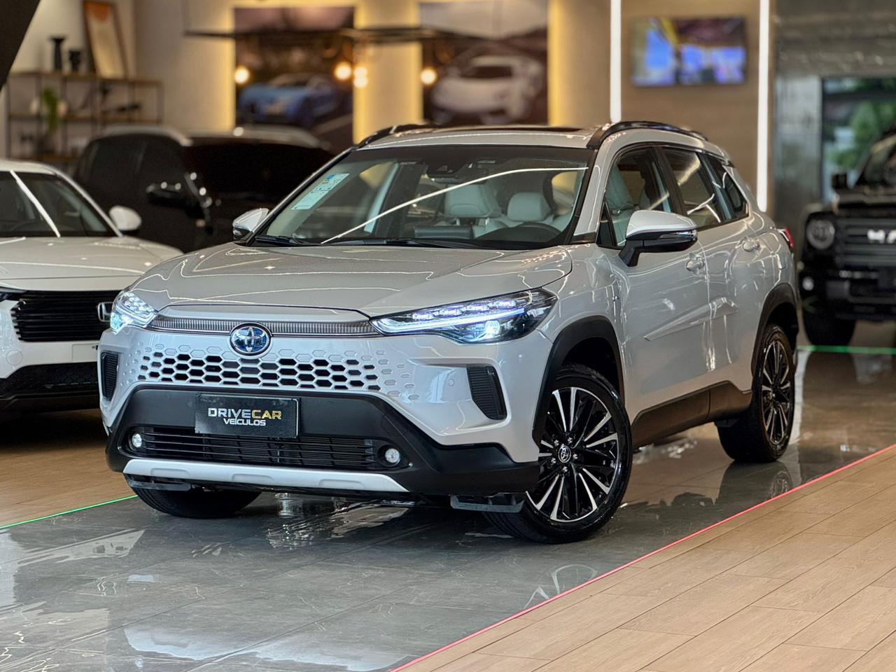 toyota ccross xrx hybrid 2025