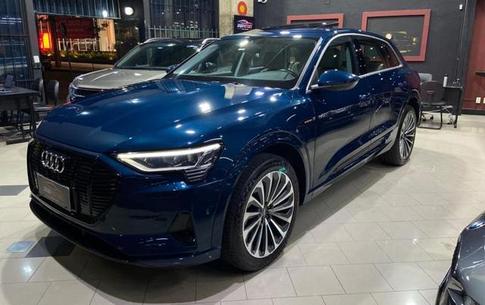 AUDI E TRON 