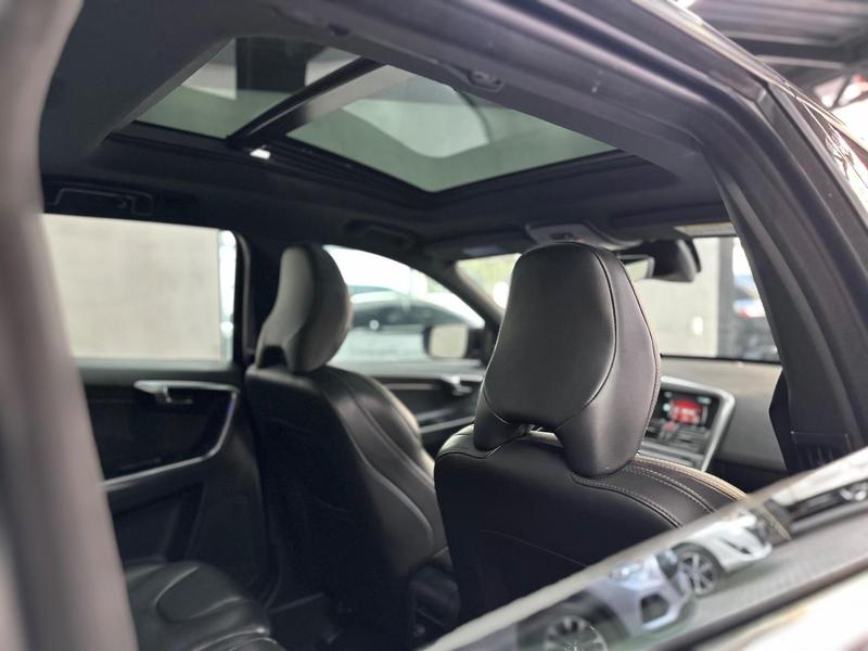 Volvo XC60 D5 Momentum - foto 18