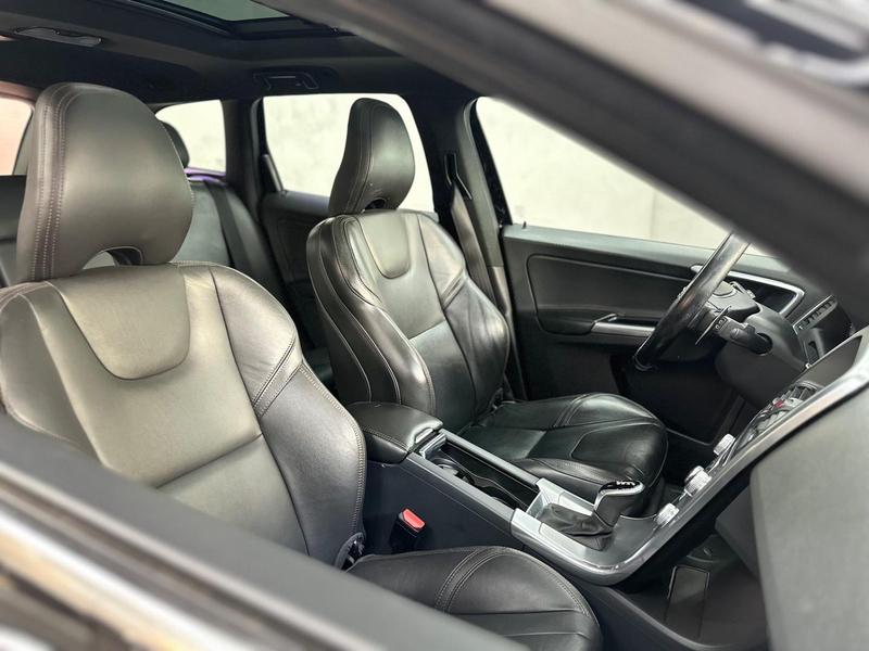 Volvo XC60 D5 Momentum - foto 19