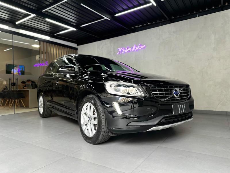 Volvo XC60 D5 Momentum - foto 2