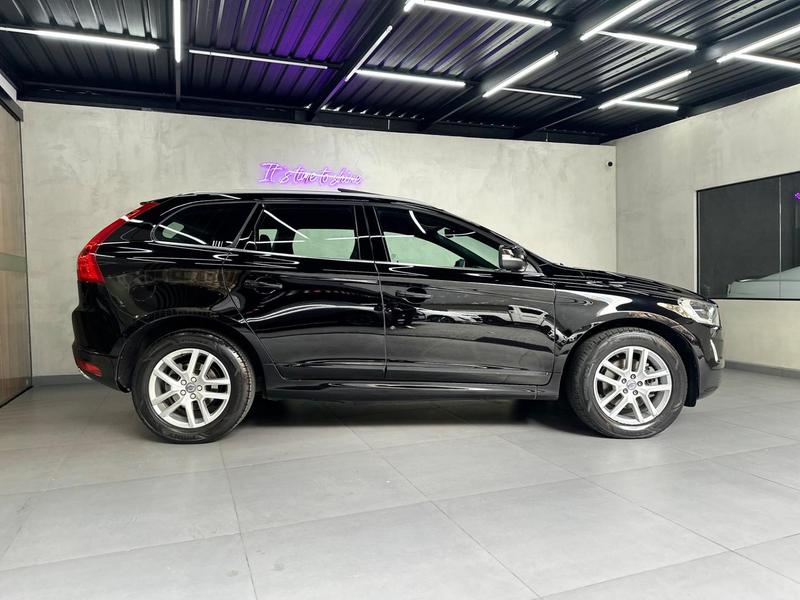 Volvo XC60 D5 Momentum - foto 3