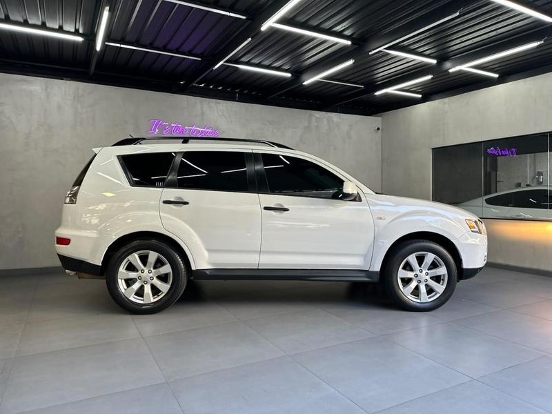 Mitsubishi Outlander 2.0 - foto 4