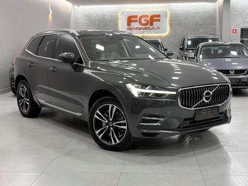 VOLVO XC60 T8 MOMENTUM