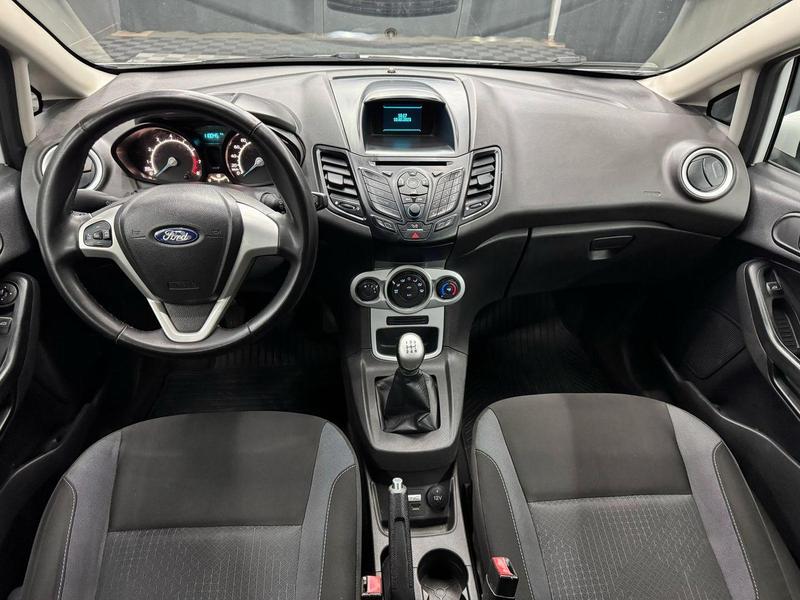 Ford Fiesta 16se - foto 12