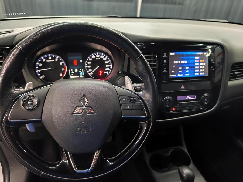 Mitsubishi Outlander 2.0 - foto 14