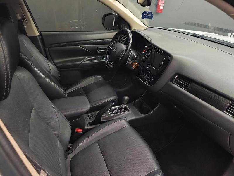 Mitsubishi Outlander 2.0 - foto 13