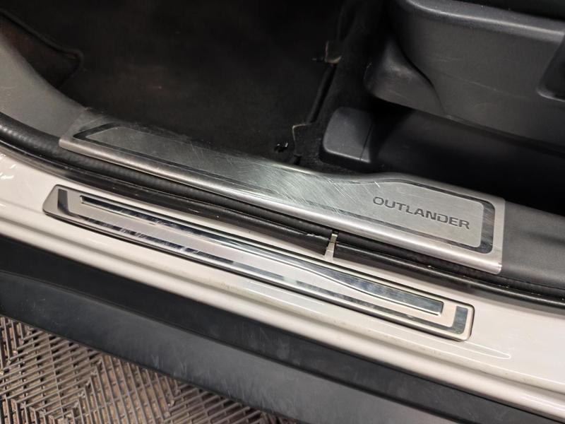 Mitsubishi Outlander 2.0 - foto 9