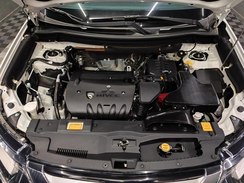 Mitsubishi Outlander 2.0 - foto 18