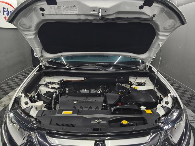 Mitsubishi Outlander 2.0 - foto 17