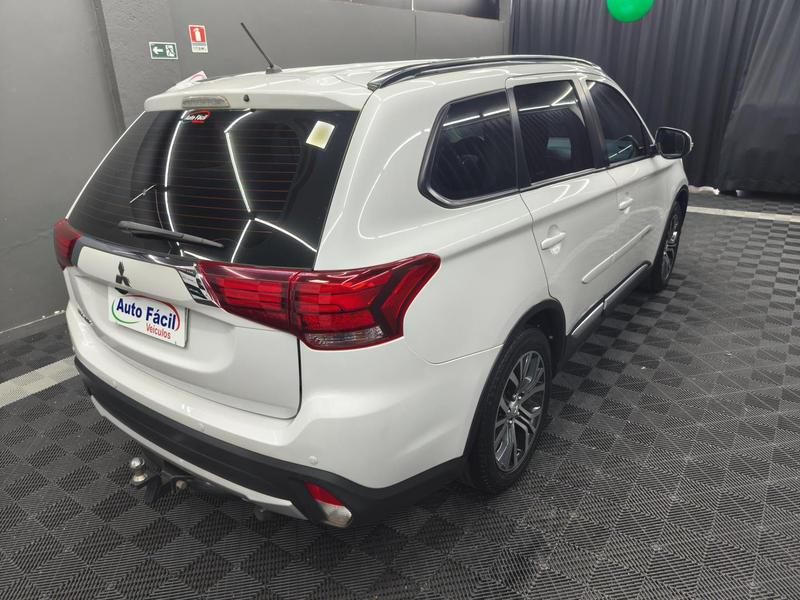 Mitsubishi Outlander 2.0 - foto 5