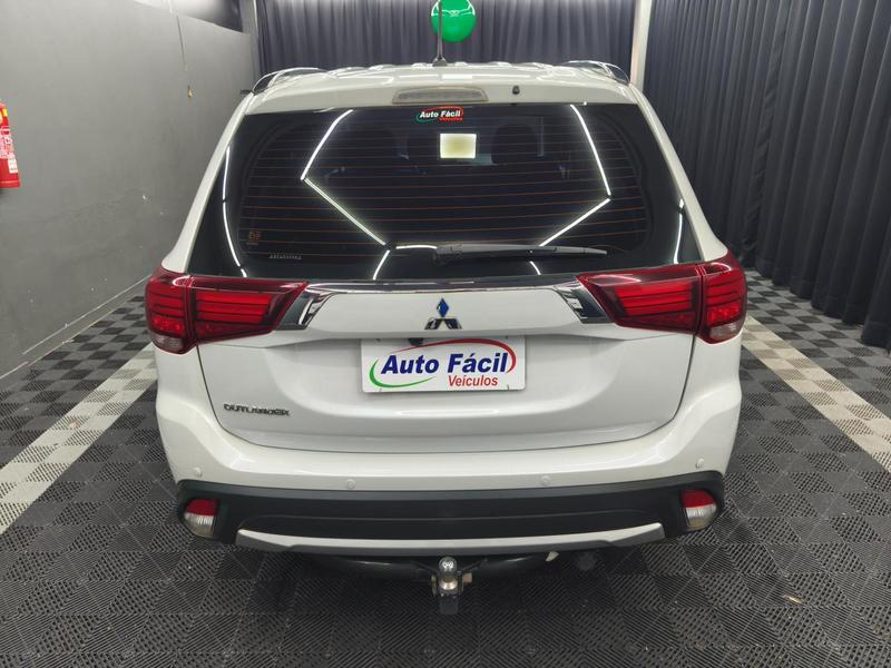 Mitsubishi Outlander 2.0 - foto 6