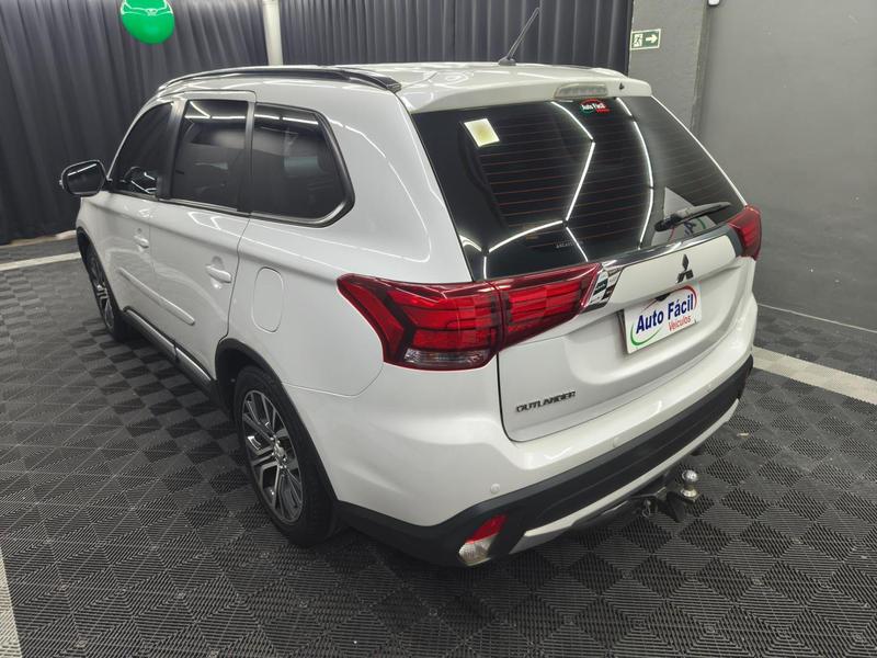 Mitsubishi Outlander 2.0 - foto 7