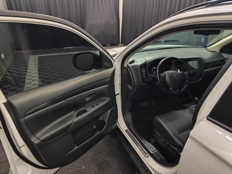 Mitsubishi Outlander 2.0 - foto 8