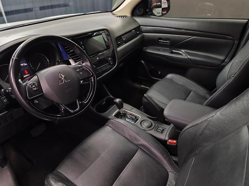 Mitsubishi Outlander 2.0 - foto 12