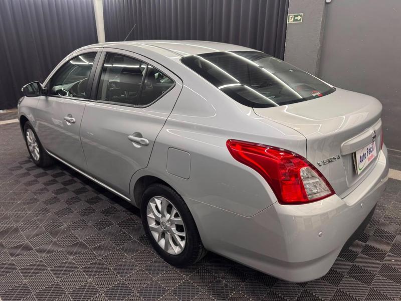 Nissan Versa 16sv CVT - foto 7