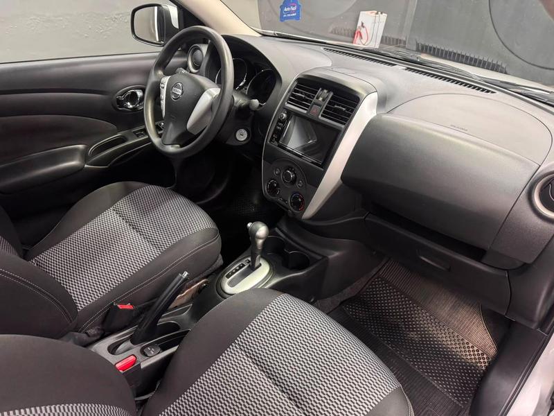 Nissan Versa 16sv CVT - foto 14