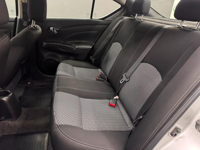 Nissan Versa 16sv CVT - foto 16