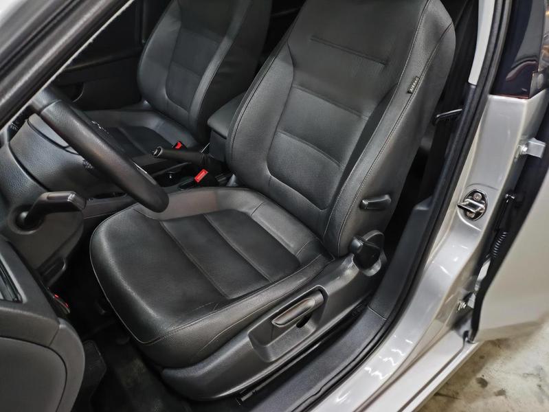 Volkswagen Jetta 2.0 - foto 11