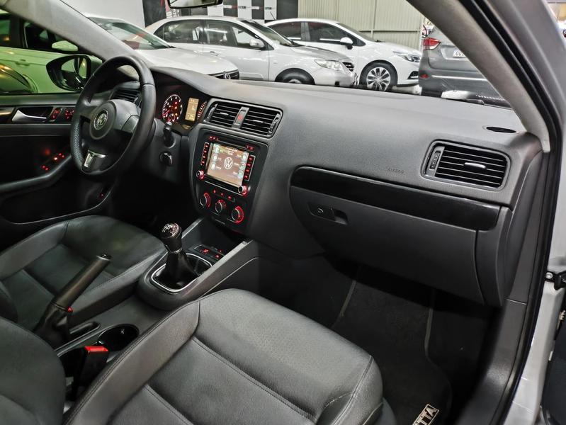 Volkswagen Jetta 2.0 - foto 15