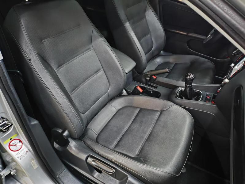 Volkswagen Jetta 2.0 - foto 16