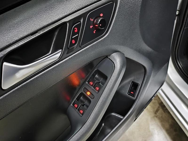 Volkswagen Jetta 2.0 - foto 9