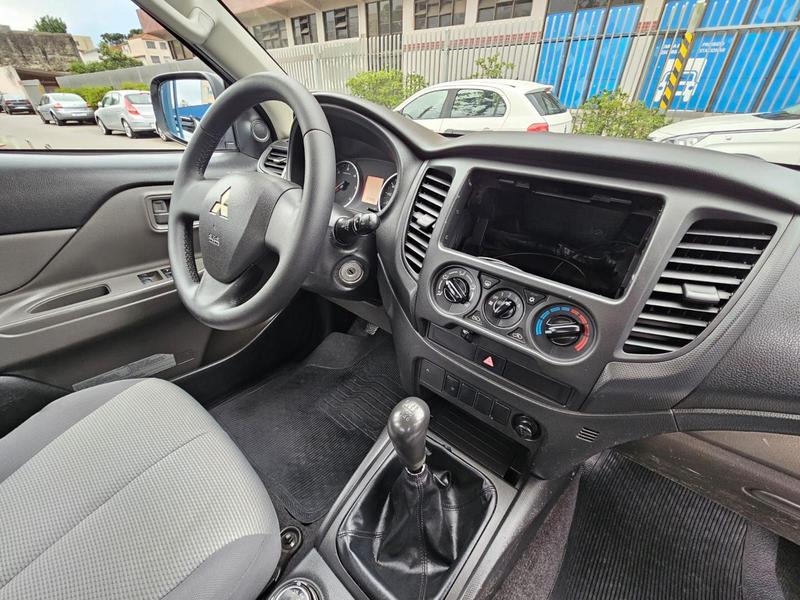 Mitsubishi L200 Triton Gl 2.4 Tb Diesel 4X4 Manual - foto 8