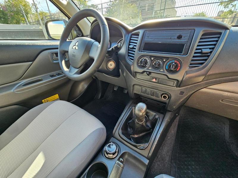 Mitsubishi L200 Triton Gl 2.4 Tb Diesel 4X4 Manual - foto 8