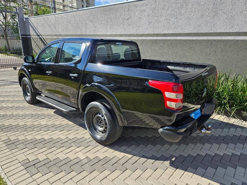 Mitsubishi L200 Triton Gl 2.4 Tb Diesel 4X4 Manual - foto 6