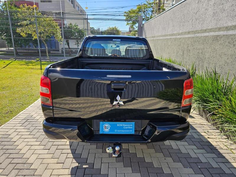Mitsubishi L200 Triton Gl 2.4 Tb Diesel 4X4 Manual - foto 5