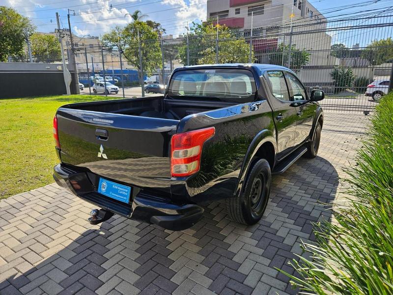 Mitsubishi L200 Triton Gl 2.4 Tb Diesel 4X4 Manual - foto 4