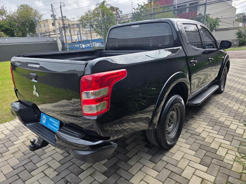 Mitsubishi L200 Triton Gl 2.4 Tb Diesel 4X4 Manual - foto 4