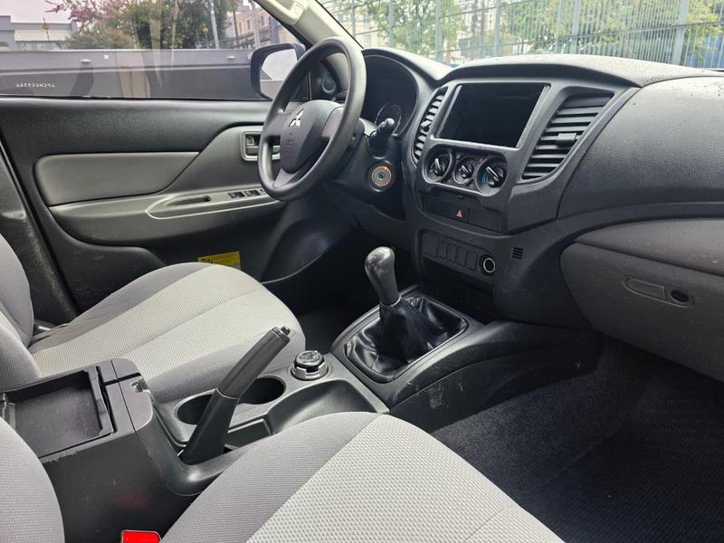 Mitsubishi L200 Triton Gl 2.4 Tb Diesel 4X4 Manual - foto 8
