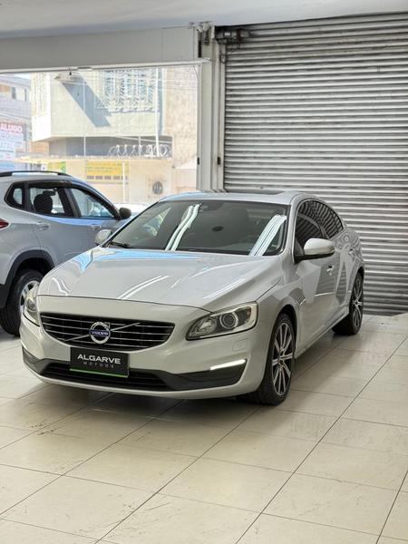 VOLVO S60 2.0 T5 MOMEN
